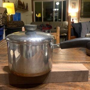 60’s REVERE WARE COPPER CLAD COPPER BOTTOM 2 QUART SAUCEPAN WITH LID.